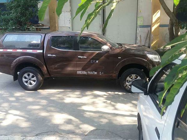 郑州日产纳瓦拉NAVAR皮卡后箱盖侧面